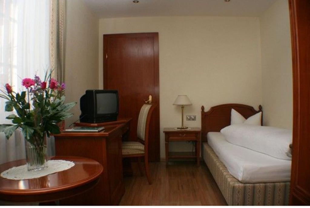 Schlosshotel Post Edelfreisitz Sprengenstein Imst Bilik gambar