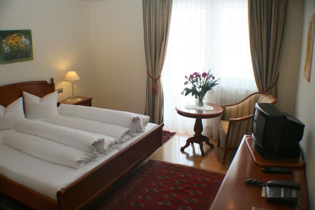 Schlosshotel Post Edelfreisitz Sprengenstein Imst Bilik gambar